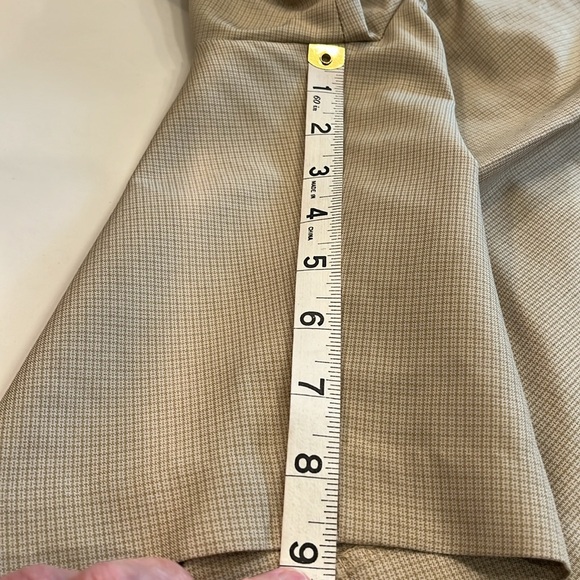 Daniel Cremieux Signature Collection Cream & Tan Dress Shorts. Sz. 32 Polyester - Picture 6 of 10